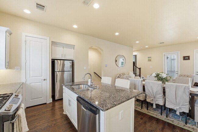 Photo - 2714 Freund St