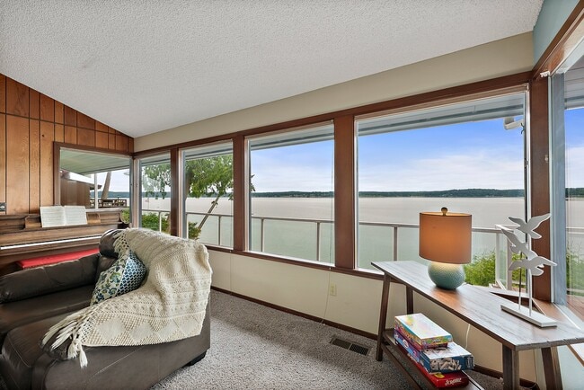Photo - 153 Maple Ln NW