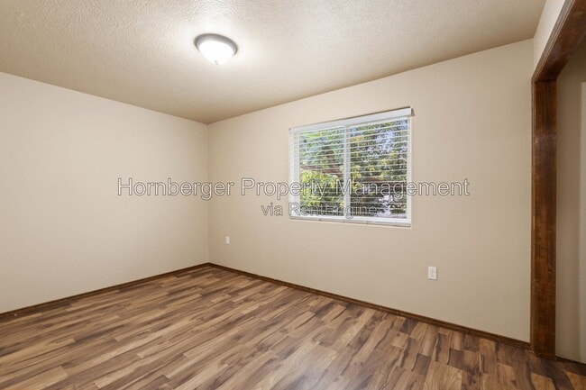 Photo - 2021 N Post St