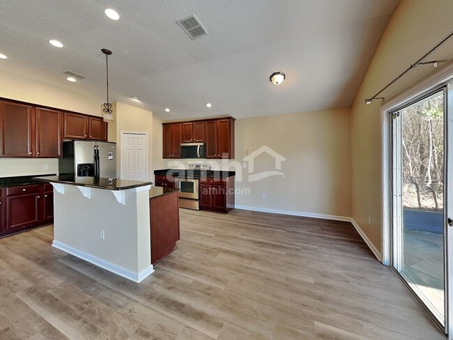 Photo - 612 Birchbark Trl