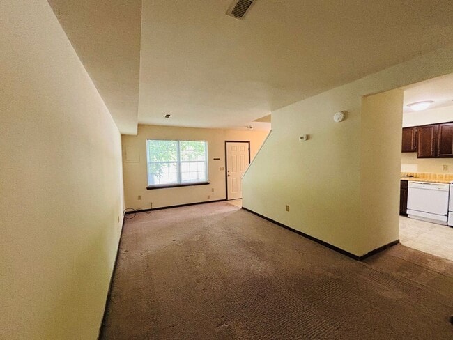 Photo - 327 Charles St