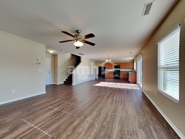 Photo - 423 Kerriann Ln