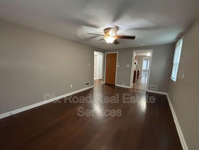 Photo - 1670 Darst Ave