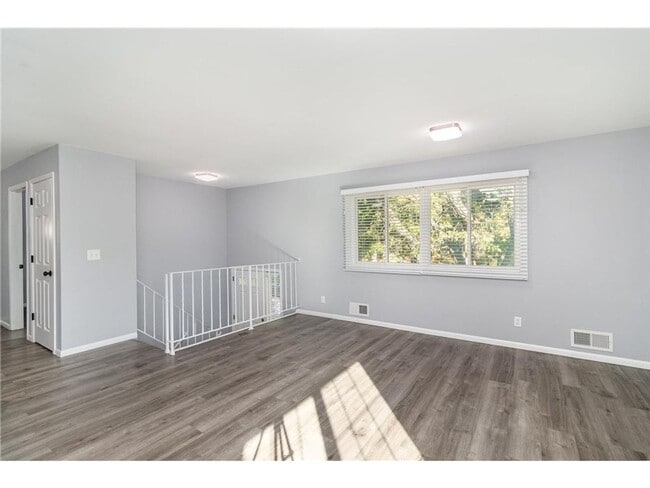 Photo - Updated 3 bedroom, 2 bath townhome near Eden Prairie Center!  Available 3/1/26