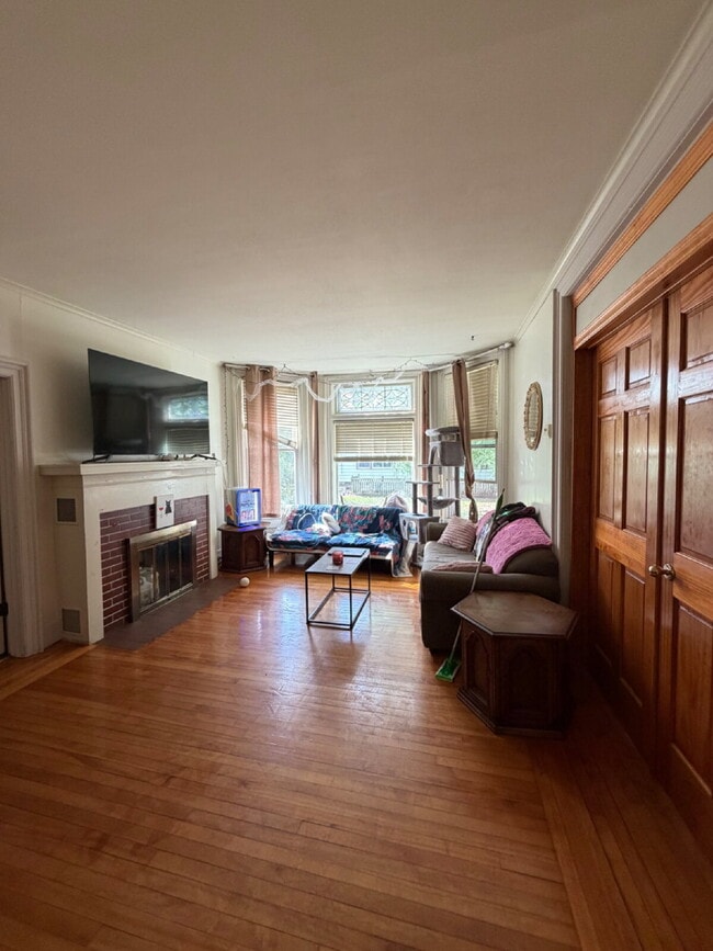 3 bedroom 1 bath Apartment Available June 1st!! Massive bedrooms and a 5 minute walk to campus.