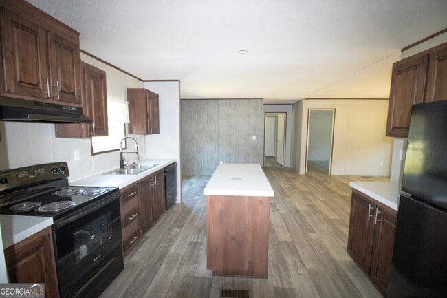 Photo - 1778 Zettwell Rd