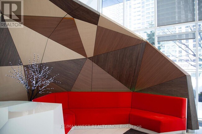 Photo - 30 Roehampton Ave Unit 1005