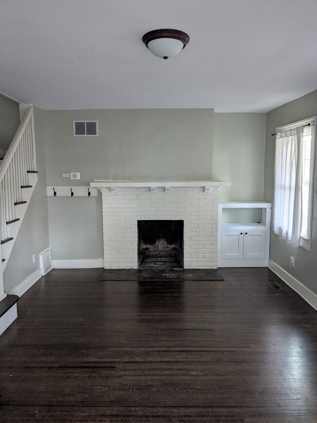 Building Photo - 607 E 39th St Unit 39th & Park Duplex