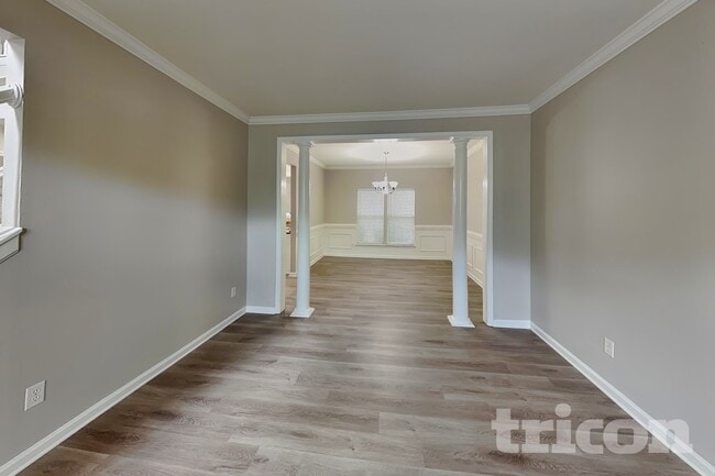 Photo - 1002 Hollingdale Ct