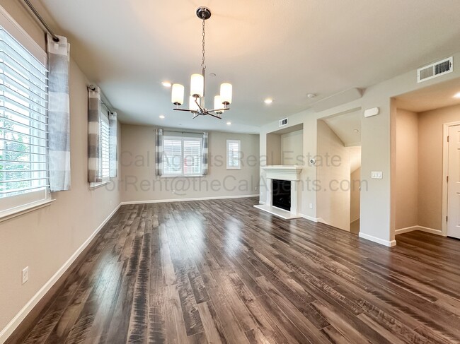 Photo - 3331 Rosenblatt St