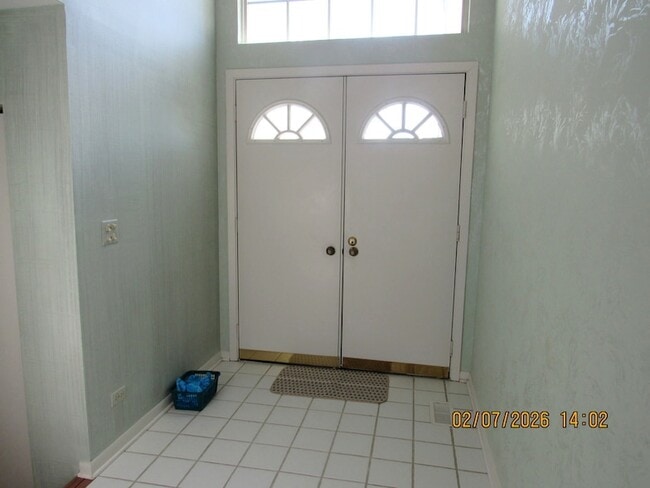 Photo - 718 Sturnbridge Ln