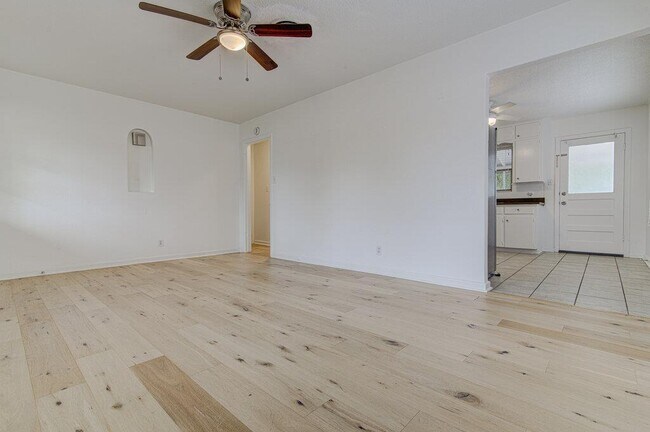 Photo - 1711 Brentwood St