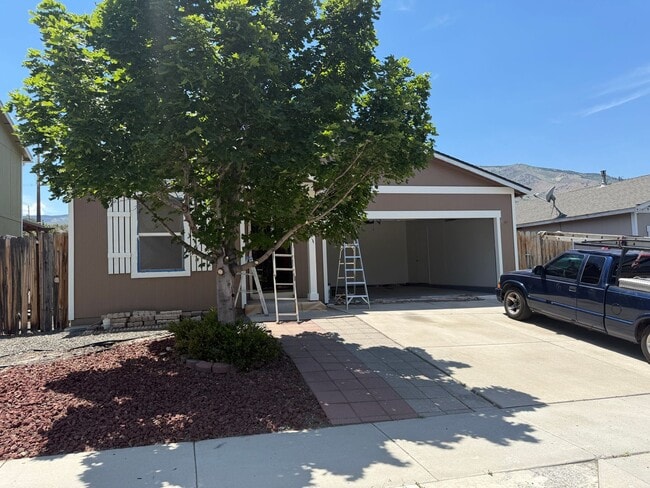 Building Photo - Adorable home in North Valleys