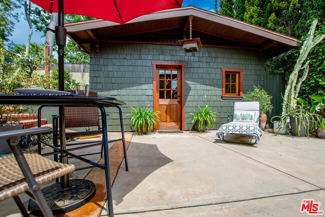 Photo - 1722-1722 1/2 N Stanley Ave