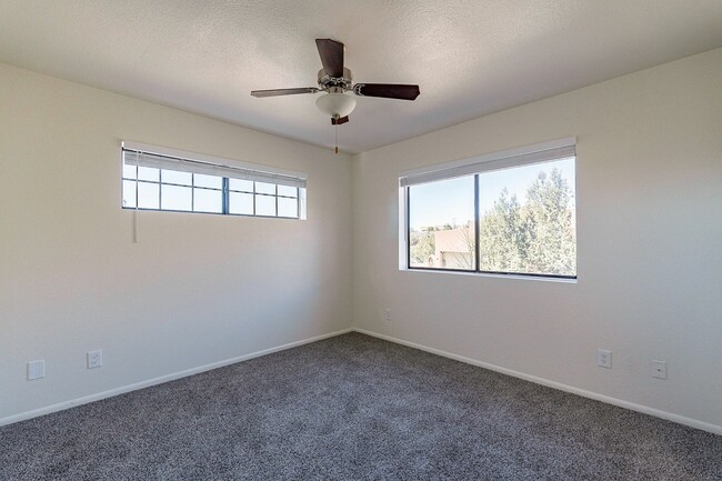 3BR, 2BA - 1,080SF - Shadowbrook Apartments