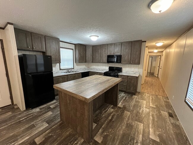 Photo - 38055 Leverette Ave