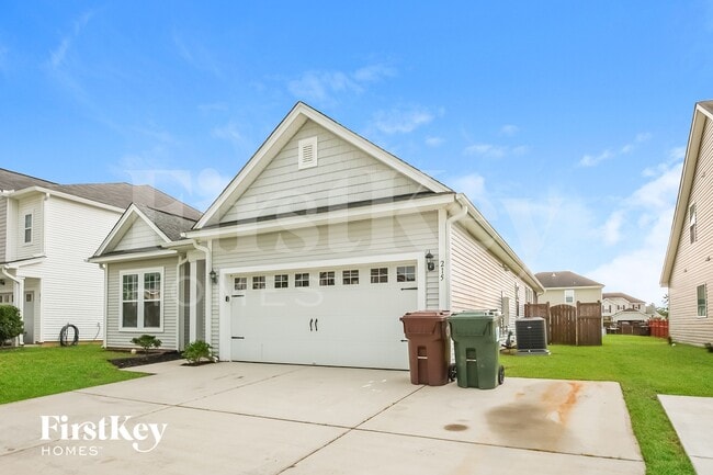 Photo - 215 Topsaw Ln