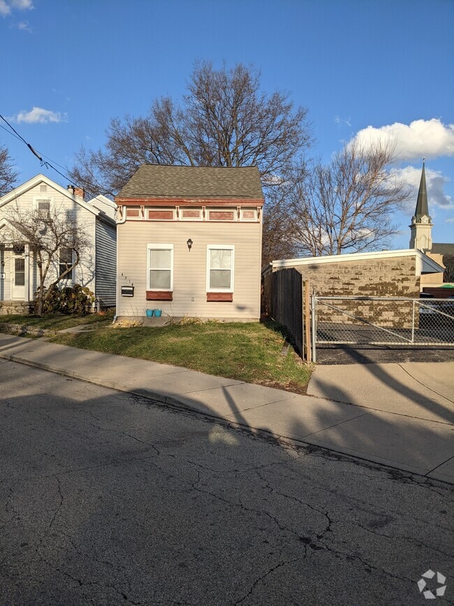 Building Photo - 4514 Lawrence St Rental
