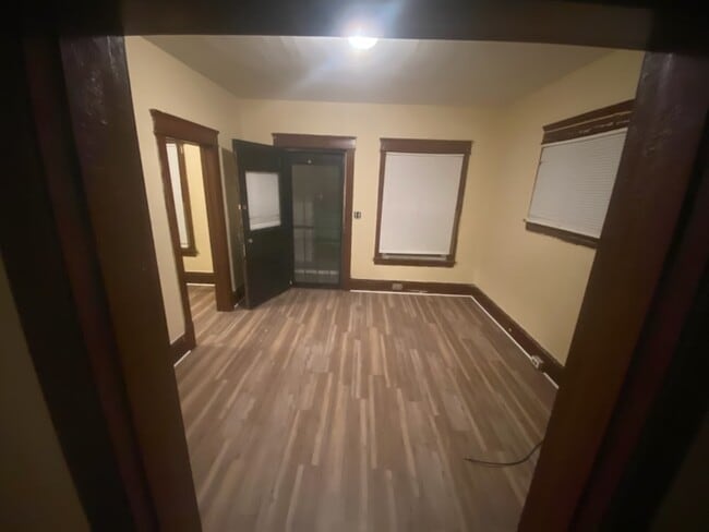 11211 Parkview Ave Unit Downstairs - #1