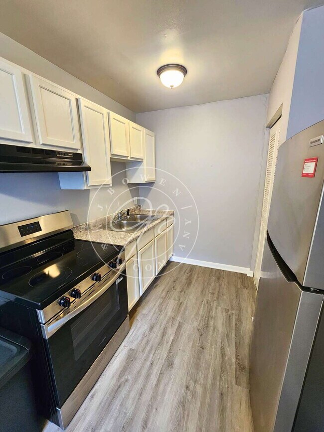 Photo - Beautifully updated 2 story 2 bed townhome! Central air! Unidad D