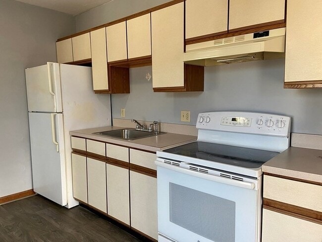 Building Photo - 155 E Central St Unit F Rental