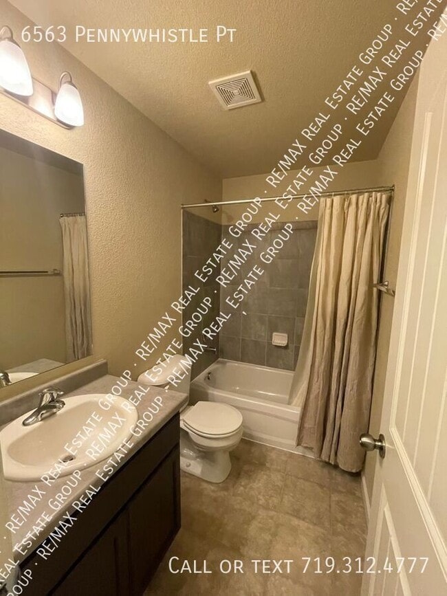 Photo - 6563 Pennywhistle Point