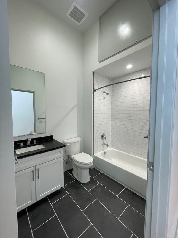 Photo - 315 W 38th St Unit 9