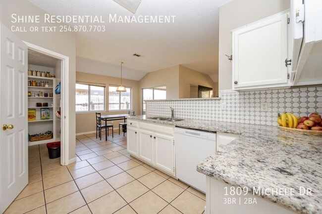 Photo - 1809 Michele Dr