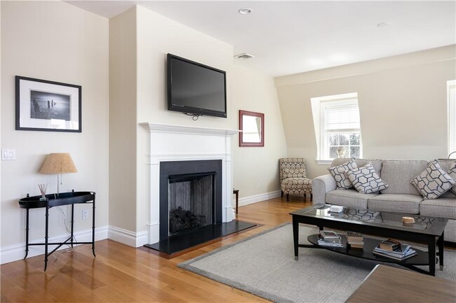 Photo - 106 William St