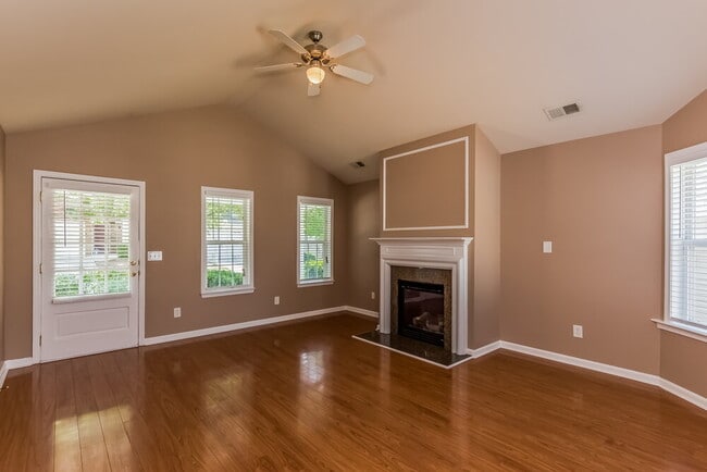 Photo - 164 Highland Falls Dr