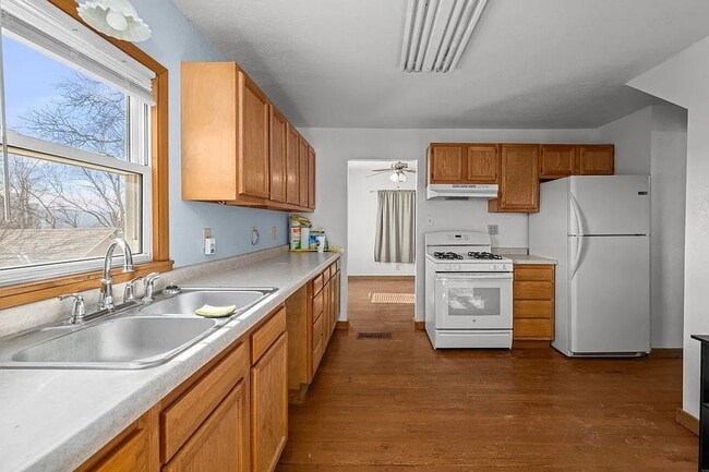 Photo - Cozy Clinton Home With Large Yard and Convenient South Bluff Location!