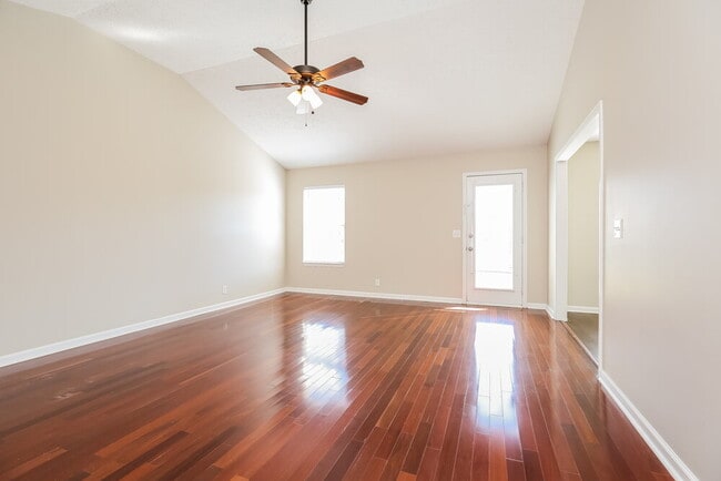 Photo - 1179 Everton Dr