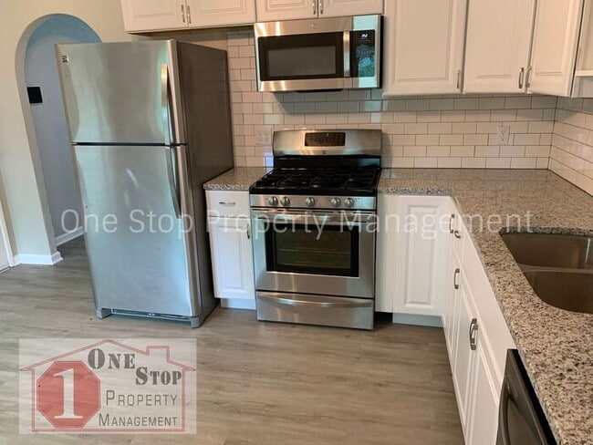 Photo - Beautiful 3 Bedroom 1 Bathroom Ranch Home ...