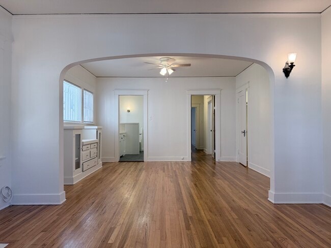 Building Photo - 1844 N Mariposa Ave Unit 1844