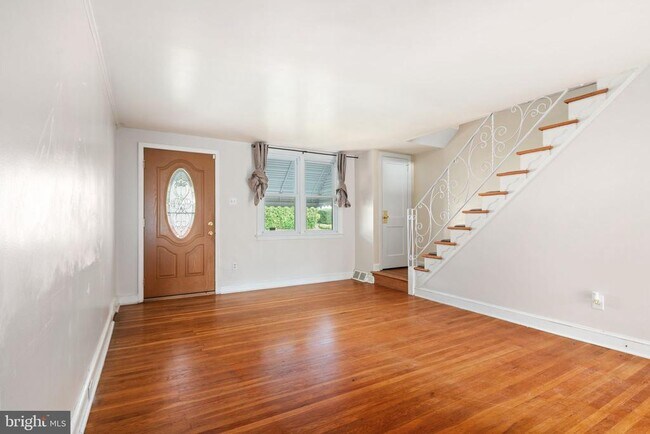 Photo - 2560 Stoneybrook Ln