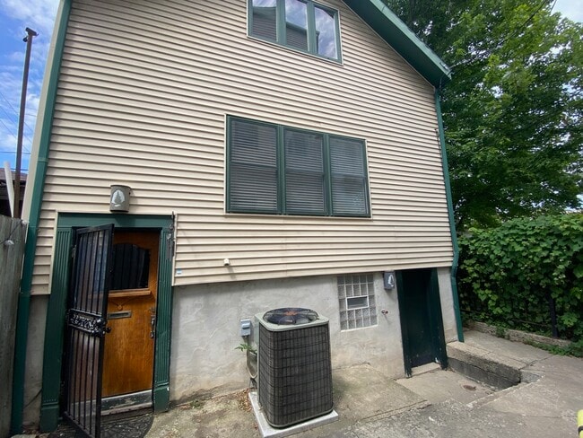 Building Photo - 2736 W Evergreen Avenue C Rental
