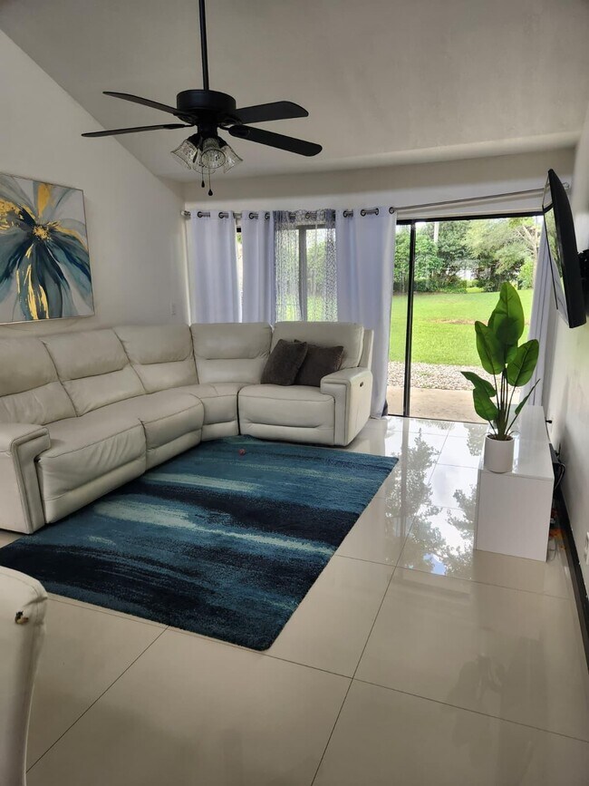 Building Photo - 12760 Spinnaker Ln