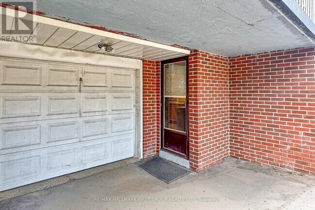 Photo - 33 Robbinstone Dr