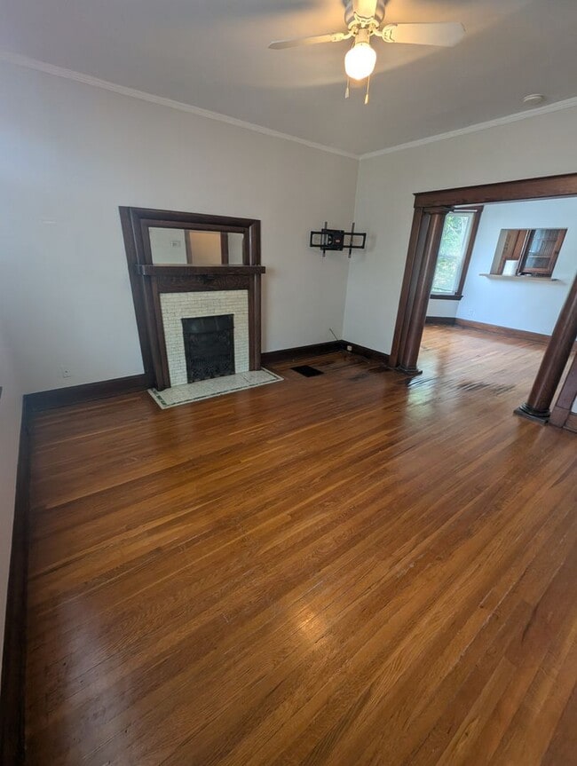 Photo - 3111 Linwood Ave Unit 1