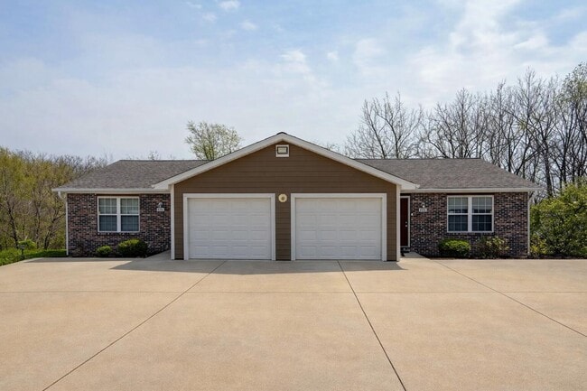 Building Photo - 3324 E St Charles Rd