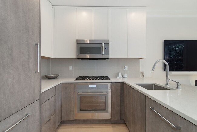 Photo - 53 Rutland Sq Unit 2