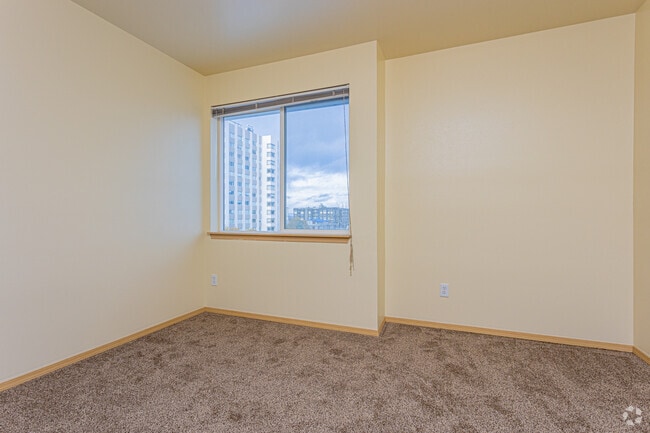 3BR, 2BA - 1022SF