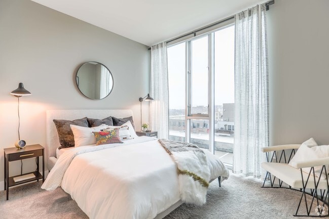 Chatum: 1 Bed/ 1 Bath - Bedroom