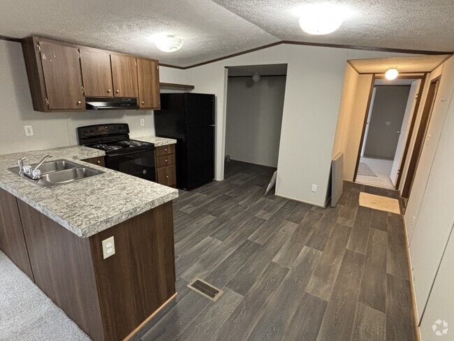 Building Photo - 70 Maple St Rental