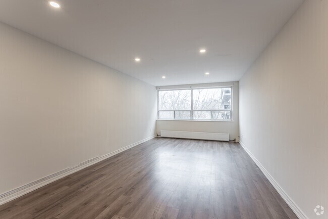 1BR, 1BA - 650SF - Living & Dining Room