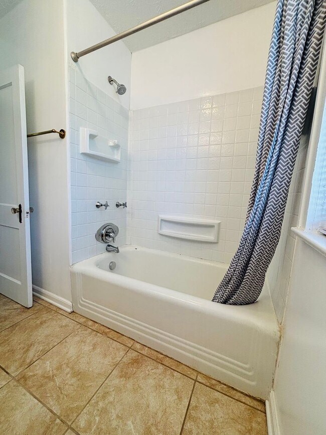 Photo - 1470 Roanoke St Unit 1470