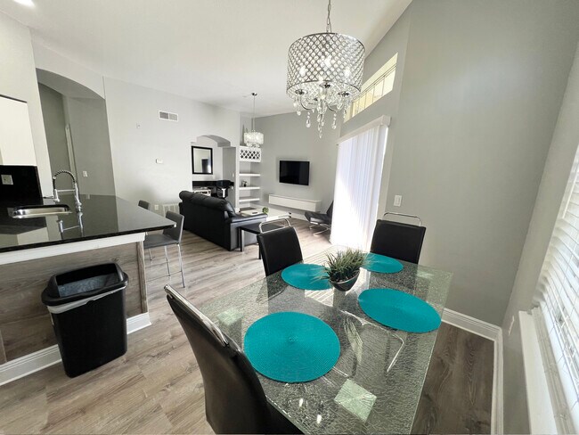 Dining Area - 7240 Westpointe Blvd Unit 1435