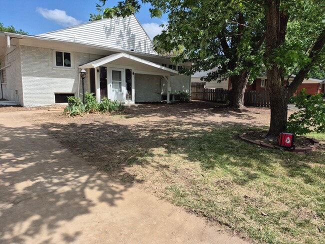 Building Photo - 556 N Colby Ave