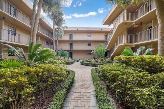 Building Photo - 10425 SW 112th Ave Unit 103