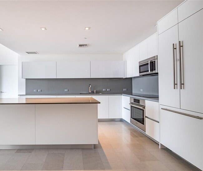 Photo - 88 SW 7th St Unidad #1004 Rental